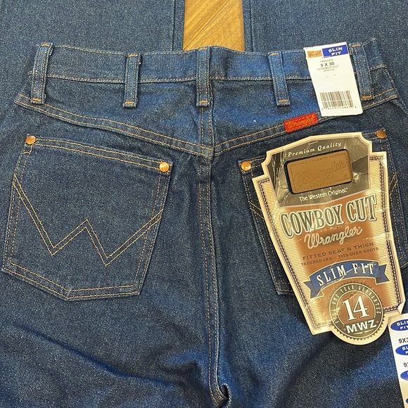 NEW Woman’s Wrangler Jeans - Picture 5 of 10